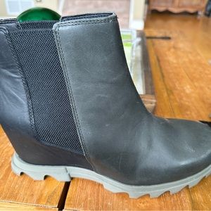Ladies size 11 Sorel wedge